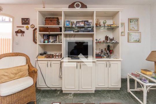 Sala de casa para alugar com 3 quartos, 168m² em Jardim Sertaozinho, São Paulo