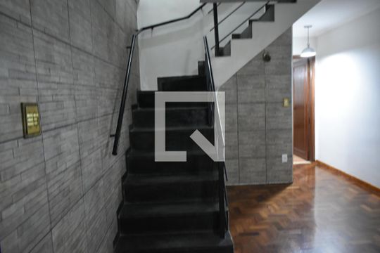 Escada de casa à venda com 3 quartos, 150m² em Parque Imperial, São Paulo