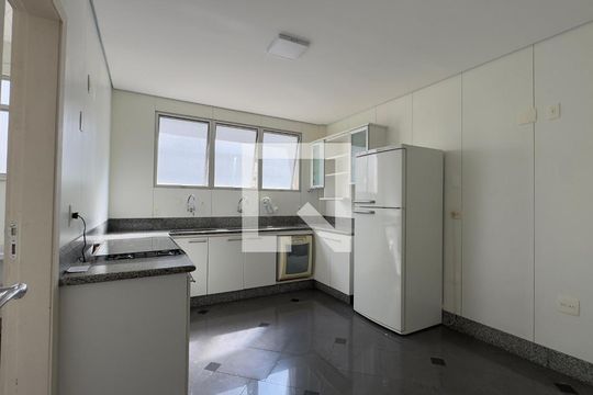 Apartamento à venda com 4 quartos, 240m² em Luxemburgo, Belo Horizonte