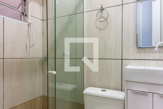 Banheiro de casa para alugar com 1 quarto, 36m² em Iapi, Osasco