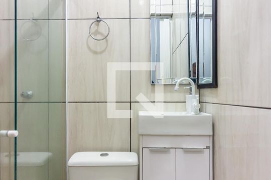 Banheiro de casa para alugar com 1 quarto, 36m² em Iapi, Osasco