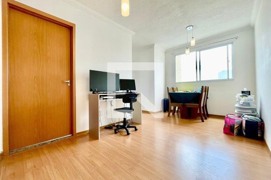 Quarto de apartamento à venda com 1 quarto, 48m² em Cabral, Contagem