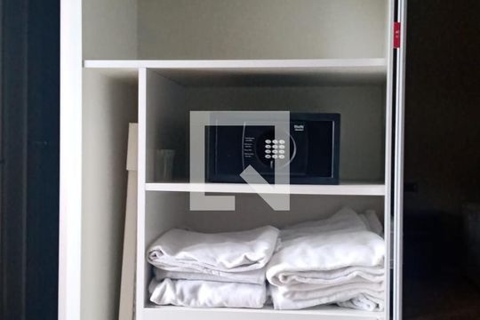 Quarto de apartamento à venda com 1 quarto, 42m² em Alphaville, Barueri