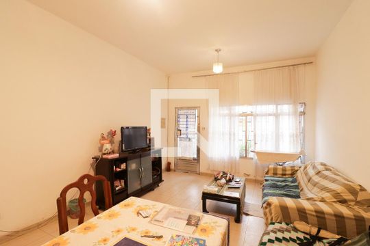 Casa para alugar com 2 quartos, 258m² em Vila Romero, São Paulo