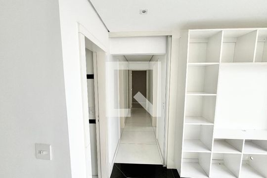 Corredor de apartamento para alugar com 3 quartos, 208m² em Santana, São Paulo