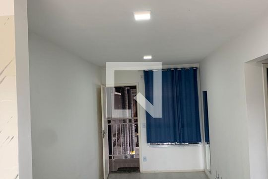 Sala de apartamento para alugar com 2 quartos, 47m² em Jardim Sandra, Cotia