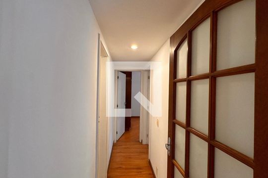 Corredor de apartamento à venda com 2 quartos, 75m² em Barra da Tijuca, Rio de Janeiro