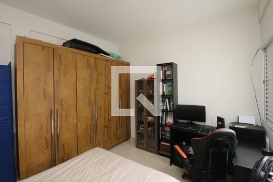 Casa à venda com 3 quartos, 198m² em Vila Alzira, São Paulo