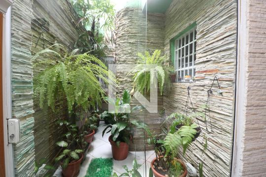 Casa à venda com 3 quartos, 198m² em Vila Alzira, São Paulo