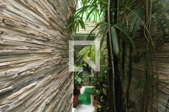Casa à venda com 3 quartos, 198m² em Vila Alzira, São Paulo