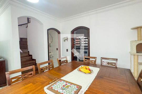Sala de casa para alugar com 3 quartos, 130m² em Jardim Sandra, São Paulo