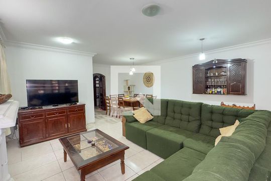 Sala de casa para alugar com 3 quartos, 130m² em Jardim Sandra, São Paulo