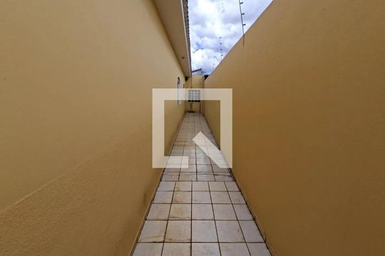 Casa para alugar com 4 quartos, 50m² em Presidente Roosevelt, Uberlândia