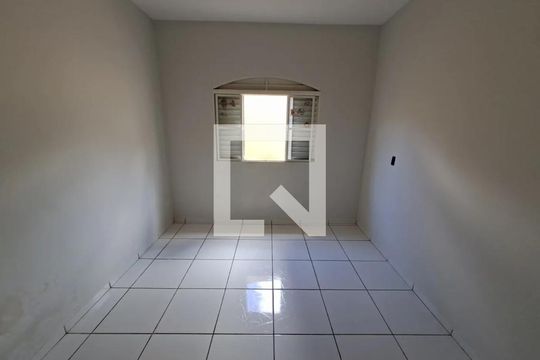 Casa para alugar com 4 quartos, 50m² em Presidente Roosevelt, Uberlândia