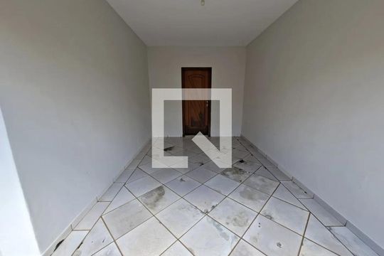 Casa para alugar com 4 quartos, 50m² em Presidente Roosevelt, Uberlândia