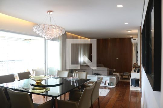 Sala de apartamento para alugar com 3 quartos, 200m² em Perdizes, São Paulo