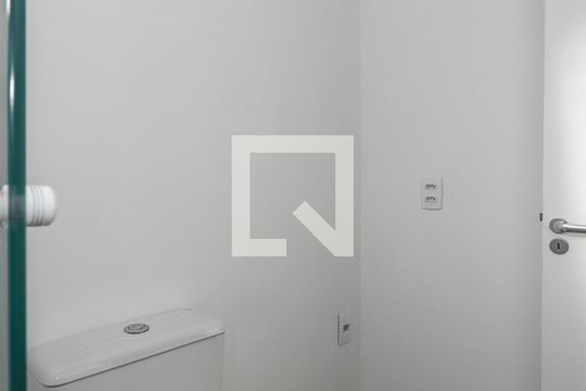 Banheiro da Suíte de apartamento à venda com 3 quartos, 70m² em São Geraldo, Porto Alegre