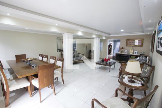 Sala de casa para alugar com 6 quartos, 440m² em Anil, Rio de Janeiro