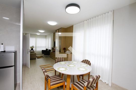 Sala de kitnet/studio para alugar com 1 quarto, 54m² em Santa Lúcia, Belo Horizonte