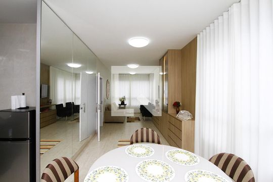 Sala de kitnet/studio para alugar com 1 quarto, 54m² em Santa Lúcia, Belo Horizonte