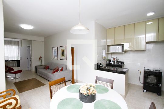 Sala de kitnet/studio para alugar com 1 quarto, 54m² em Santa Lúcia, Belo Horizonte