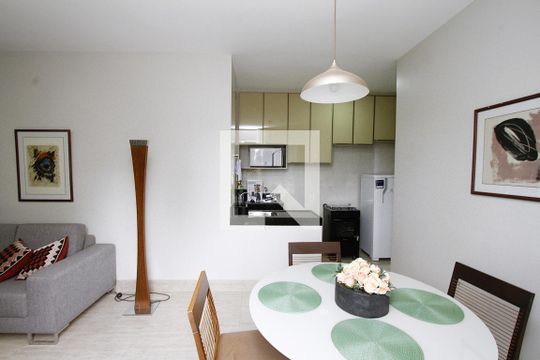 Sala de kitnet/studio para alugar com 1 quarto, 54m² em Santa Lúcia, Belo Horizonte
