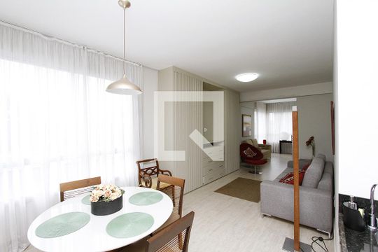 Sala de kitnet/studio para alugar com 1 quarto, 54m² em Santa Lúcia, Belo Horizonte