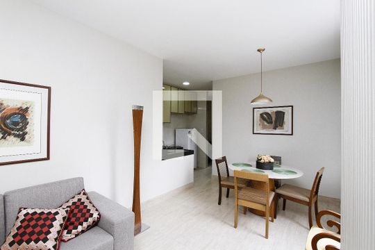 Sala de kitnet/studio para alugar com 1 quarto, 54m² em Santa Lúcia, Belo Horizonte