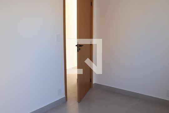 Casa de Condomínio à venda com 2 quartos, 100m² em Jardim Curitiba, Goiânia