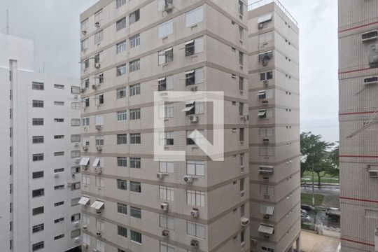 Vista da Sala de apartamento para alugar com 1 quarto, 47m² em Embaré, Santos