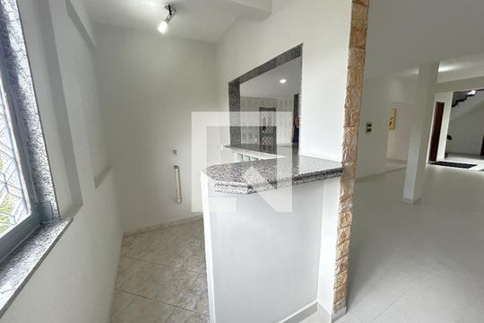 Sala 1 de casa para alugar com 8 quartos, 461m² em Bento Ribeiro, Rio de Janeiro