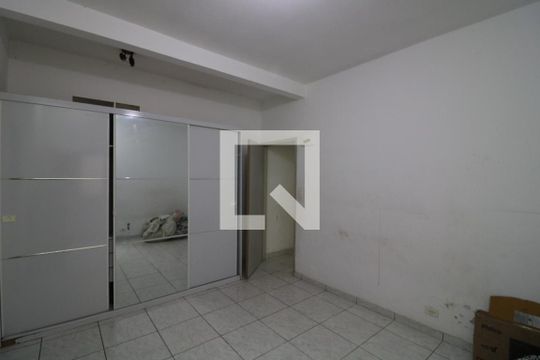 Suíte de casa à venda com 4 quartos, 120m² em Jardim Teresa, São Paulo
