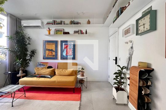 Sala  de apartamento à venda com 1 quarto, 80m² em Copacabana, Rio de Janeiro
