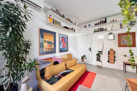 Sala  de apartamento à venda com 1 quarto, 80m² em Copacabana, Rio de Janeiro