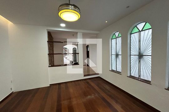 Sala de casa à venda com 4 quartos, 327m² em Vila Valqueire, Rio de Janeiro