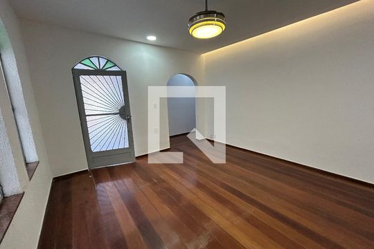 Sala de casa à venda com 4 quartos, 327m² em Vila Valqueire, Rio de Janeiro