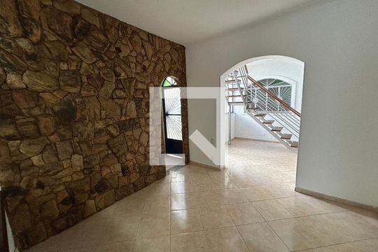 Sala de casa à venda com 4 quartos, 327m² em Vila Valqueire, Rio de Janeiro