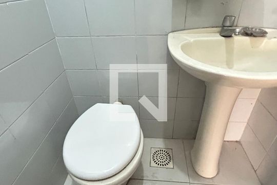 Lavabo 1 de casa à venda com 4 quartos, 327m² em Vila Valqueire, Rio de Janeiro