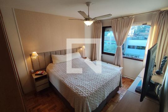 Quarto de apartamento à venda com 2 quartos, 77m² em Petrópolis, Porto Alegre