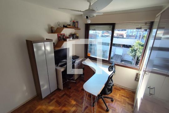 Quarto de apartamento à venda com 2 quartos, 77m² em Petrópolis, Porto Alegre
