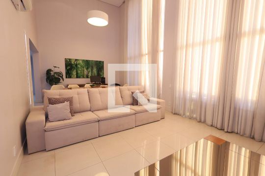 Apartamento para alugar com 4 quartos, 225m² em Setor Bueno, Goiânia