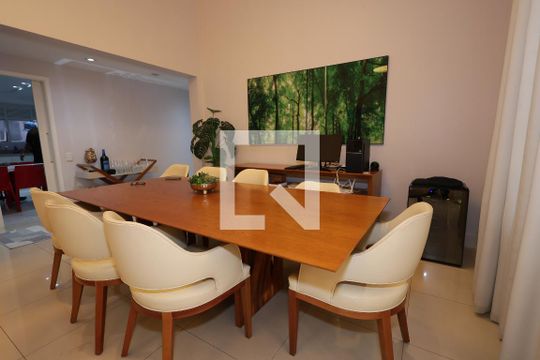 Apartamento para alugar com 4 quartos, 225m² em Setor Bueno, Goiânia