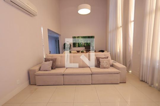 Apartamento para alugar com 4 quartos, 225m² em Setor Bueno, Goiânia