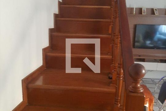 Escada de casa à venda com 3 quartos, 269m² em Tremembé, São Paulo