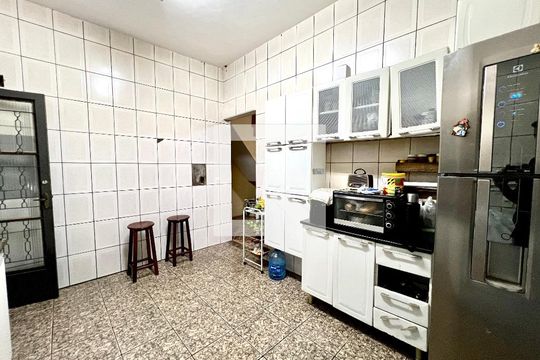 Casa à venda com 3 quartos, 245m² em Jaqueline, Belo Horizonte