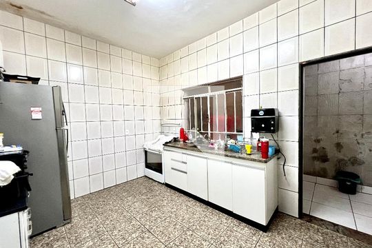 Casa à venda com 3 quartos, 245m² em Jaqueline, Belo Horizonte