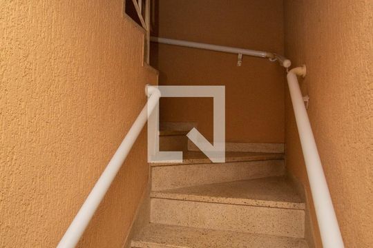 Escada de casa à venda com 3 quartos, 128m² em Vila Piaui, São Paulo