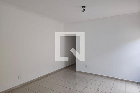 Sala de casa à venda com 2 quartos, 157m² em Jardim Cocaia, Guarulhos