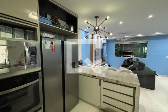 Cozinha de casa para alugar com 3 quartos, 210m² em Jardim Maringa, São Paulo