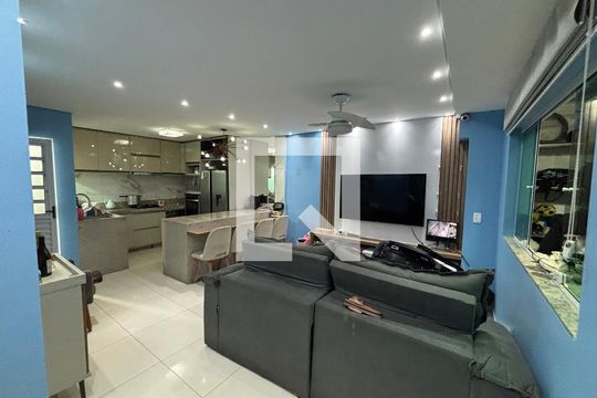 Sala de casa para alugar com 3 quartos, 210m² em Jardim Maringa, São Paulo